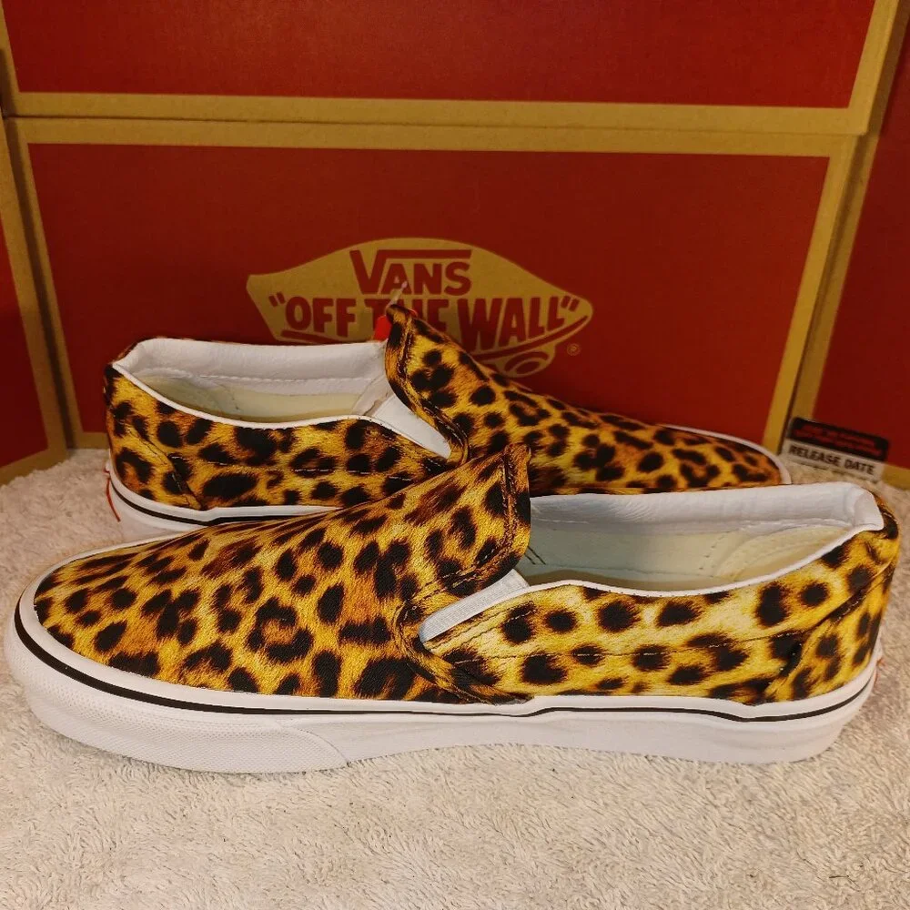 Vans Men's 4/Women's 5.5 Classic Slip On Leopard Black/True White VN0A5A08316